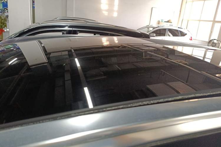 Used Mercedes-Benz GLC 2017 GLC 260 4MATIC Luxury Model Roof