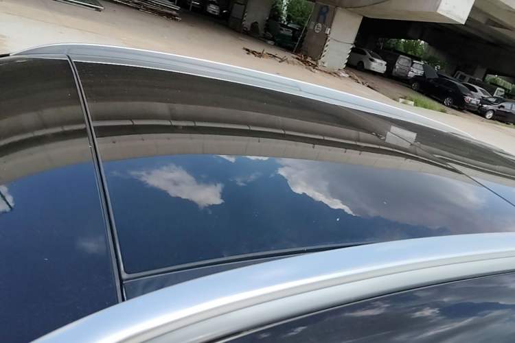Used Mercedes-Benz GLC 2017 GLC 260 4MATIC Luxury Model Roof