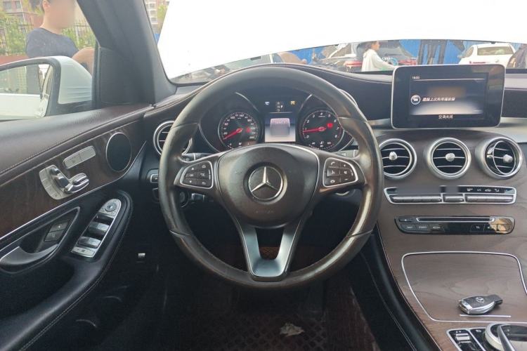 Used Mercedes-Benz GLC 2017 GLC 300 4MATIC Sport Edition Steering Wheel