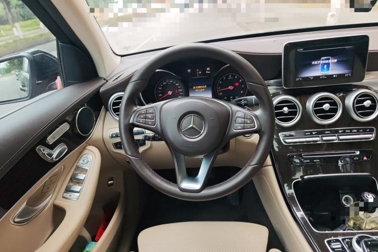 Used Mercedes-Benz GLC 2017 GLC 260 4MATIC Luxury Model Steering Wheel