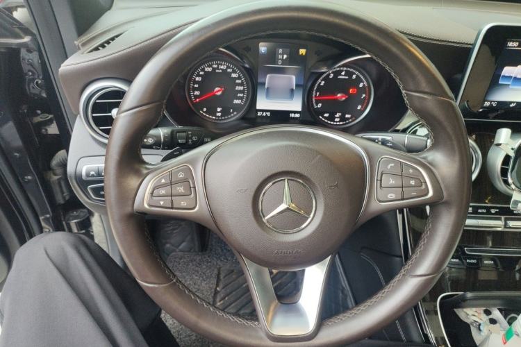 Used Mercedes-Benz GLC 2017 GLC 260 4MATIC Luxury Model Steering Wheel