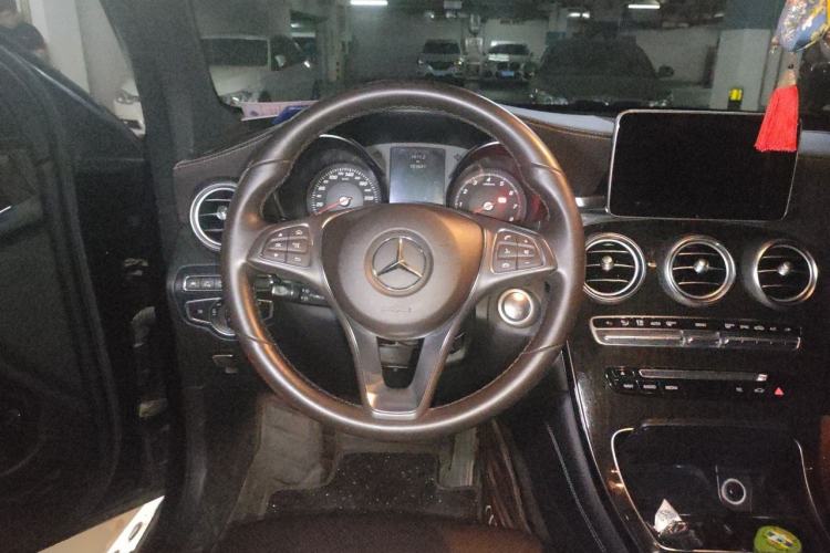 Used Mercedes-Benz GLC 2017 GLC 260 4MATIC Luxury Model Steering Wheel