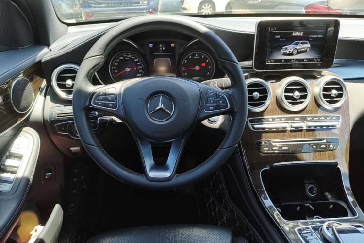 Used Mercedes-Benz GLC 2017 GLC 260 4MATIC Dynamic Edition Steering Wheel