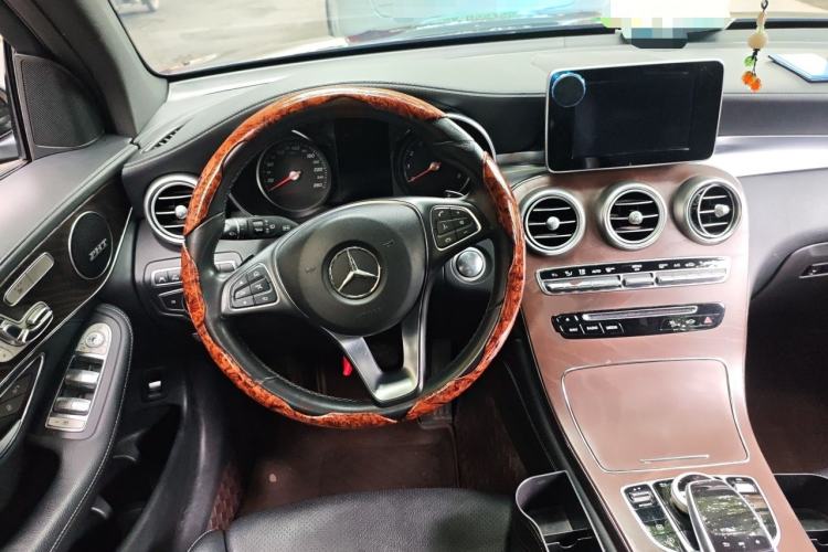 Used Mercedes-Benz GLC 2017 GLC 300 4MATIC Sport Edition Steering Wheel