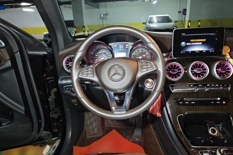 Used Mercedes-Benz GLC 2017 GLC 260 4MATIC Luxury Model Steering Wheel