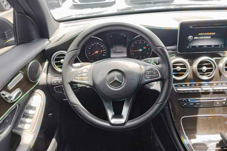 Used Mercedes-Benz GLC 2017 GLC 260 4MATIC Luxury Model Steering Wheel