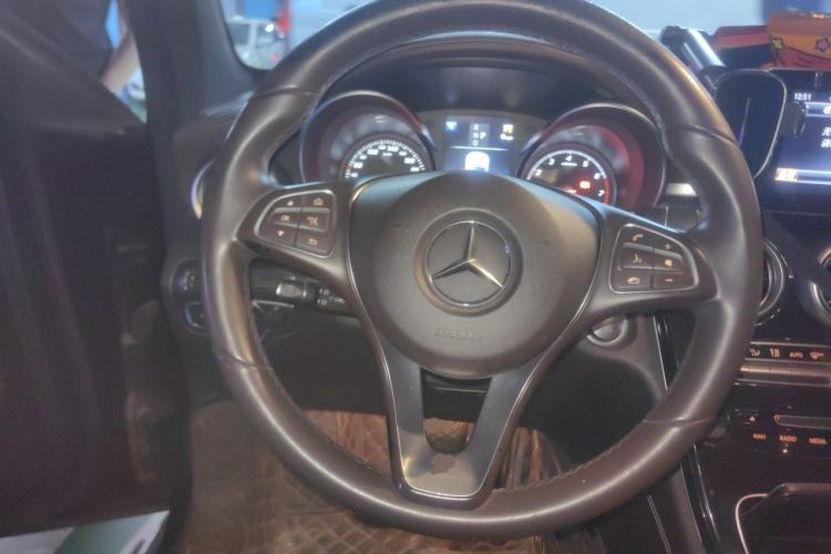 Used Mercedes-Benz GLC 2017 GLC 260 4MATIC Dynamic Edition Steering Wheel