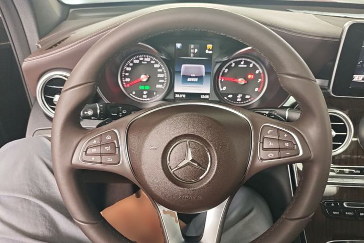 Used Mercedes-Benz GLC 2017 GLC 260 4MATIC Luxury Model Steering Wheel