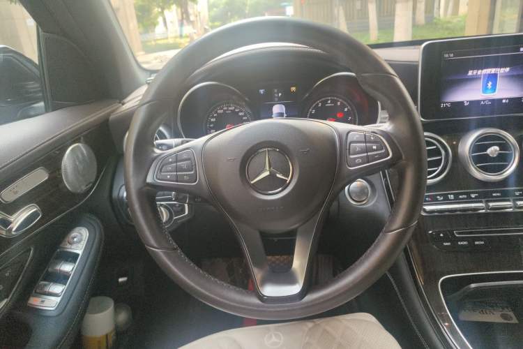 Used Mercedes-Benz GLC 2017 GLC 260 4MATIC Luxury Model Steering Wheel