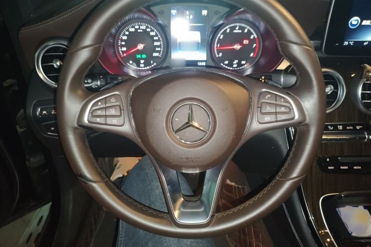 Used Mercedes-Benz GLC 2017 GLC 260 4MATIC Luxury Model Steering Wheel