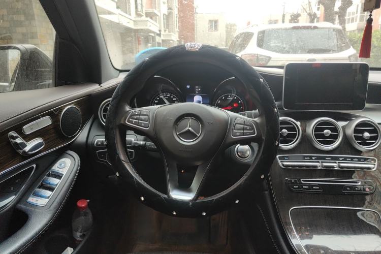 Used Mercedes-Benz GLC 2017 GLC 260 4MATIC Luxury Model Steering Wheel