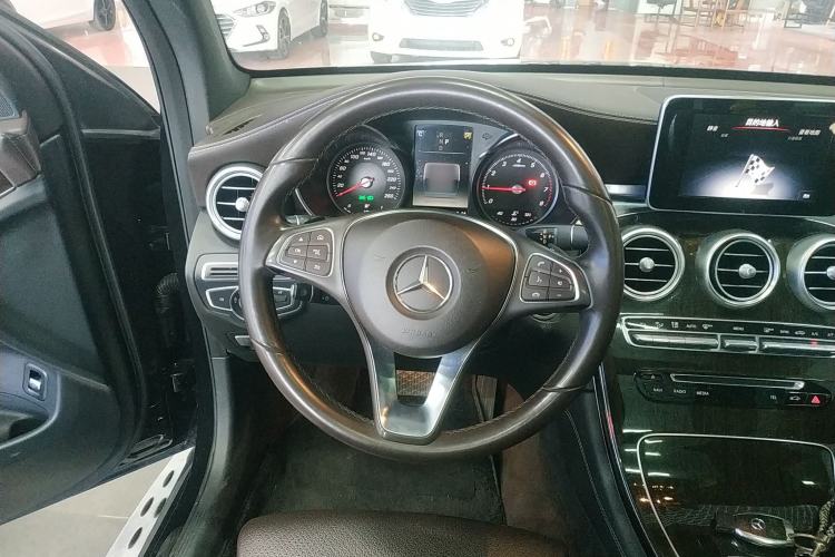 Used Mercedes-Benz GLC 2017 GLC 260 4MATIC Dynamic Edition Steering Wheel