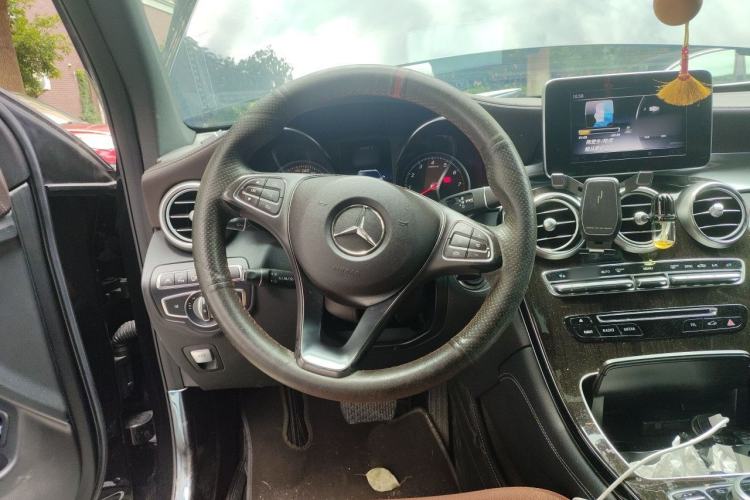 Used Mercedes-Benz GLC 2017 GLC 260 4MATIC Luxury Model Steering Wheel