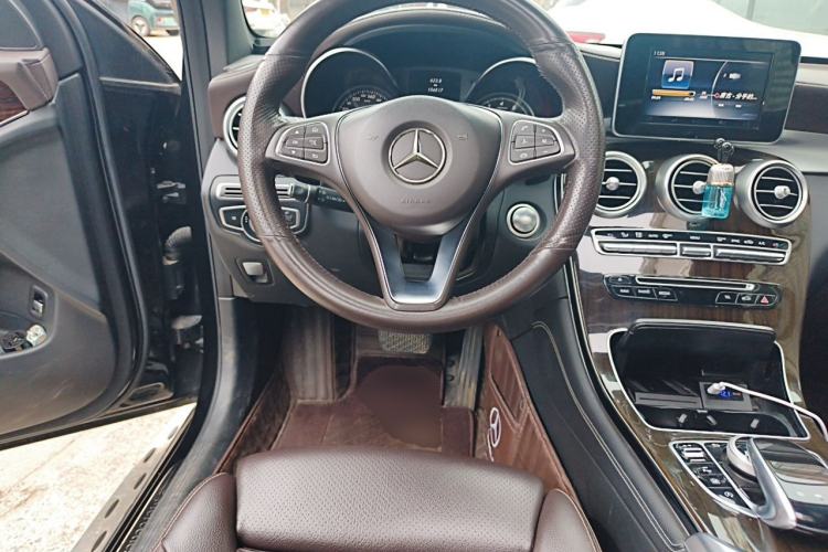 Used Mercedes-Benz GLC 2017 GLC 260 4MATIC Dynamic Edition Steering Wheel