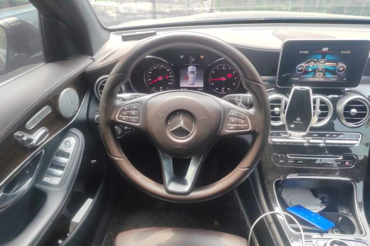 Used Mercedes-Benz GLC 2017 GLC 260 4MATIC Dynamic Edition Steering Wheel