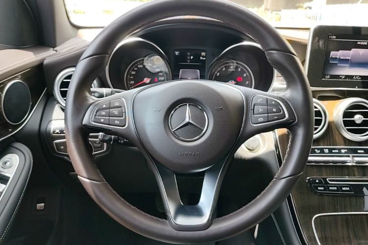 Used Mercedes-Benz GLC 2017 GLC 260 4MATIC Luxury Model Steering Wheel