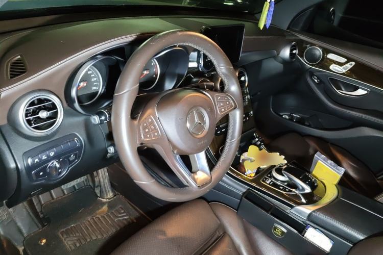 Used Mercedes-Benz GLC 2017 GLC 260 4MATIC Luxury Model Steering Wheel