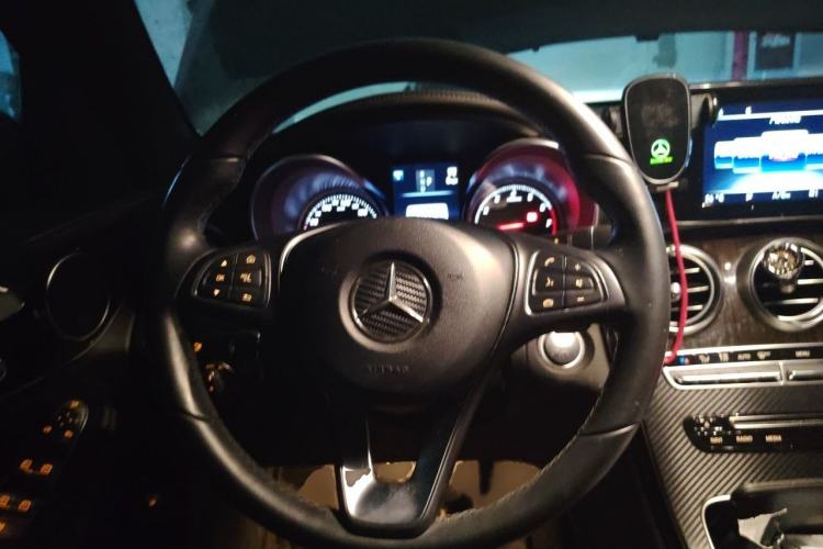 Used Mercedes-Benz GLC 2017 GLC 260 4MATIC Luxury Model Steering Wheel
