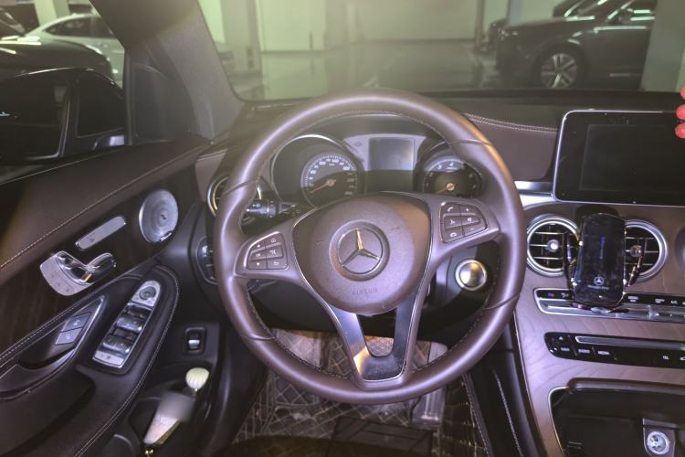 Used Mercedes-Benz GLC 2017 GLC 300 4MATIC Sport Edition Steering Wheel