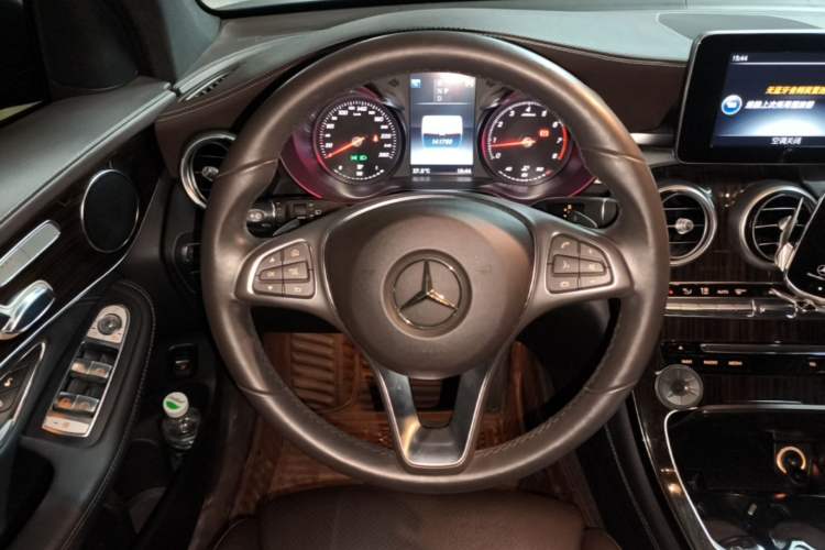 Used Mercedes-Benz GLC 2017 GLC 260 4MATIC Dynamic Edition Steering Wheel