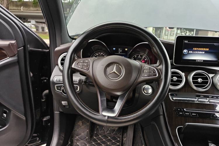 Used Mercedes-Benz GLC 2017 GLC 260 4MATIC Luxury Model Steering Wheel