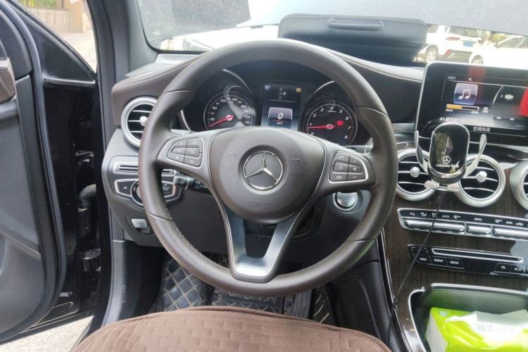 Used Mercedes-Benz GLC 2017 GLC 260 4MATIC Dynamic Edition Steering Wheel