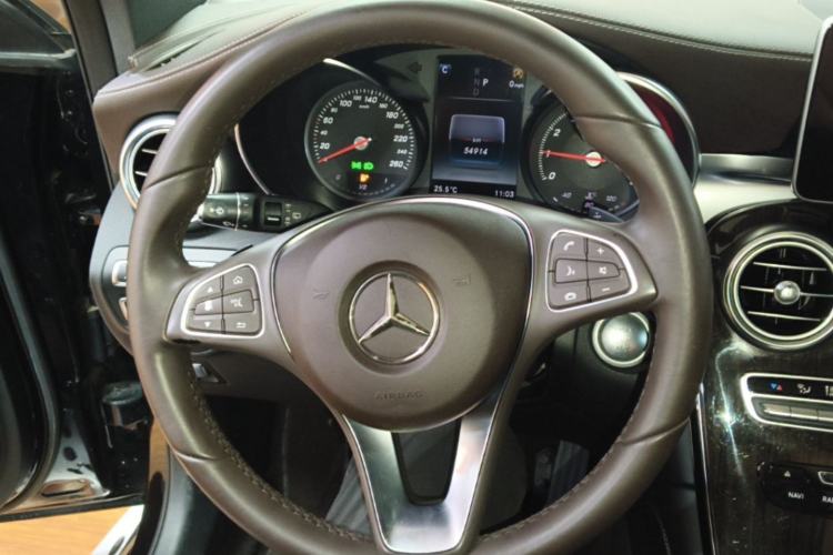 Used Mercedes-Benz GLC 2017 GLC 260 4MATIC Luxury Model Steering Wheel
