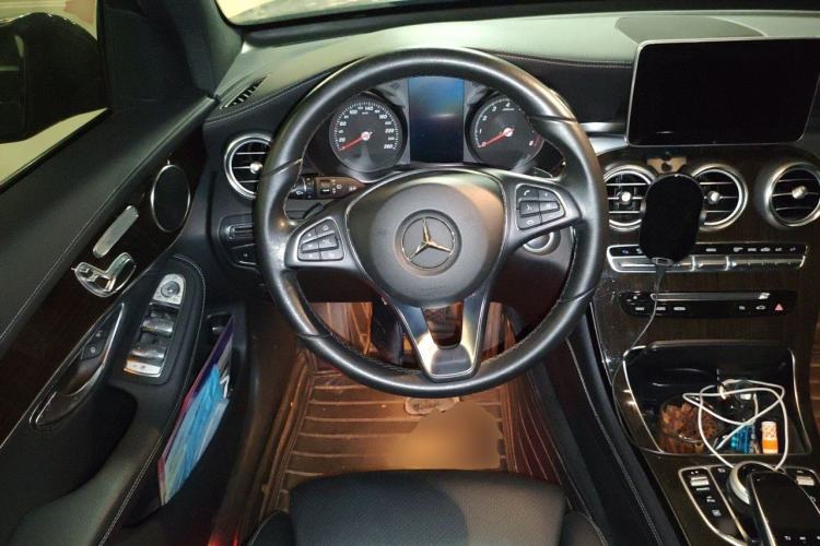 Used Mercedes-Benz GLC 2017 GLC 260 4MATIC Dynamic Edition Steering Wheel