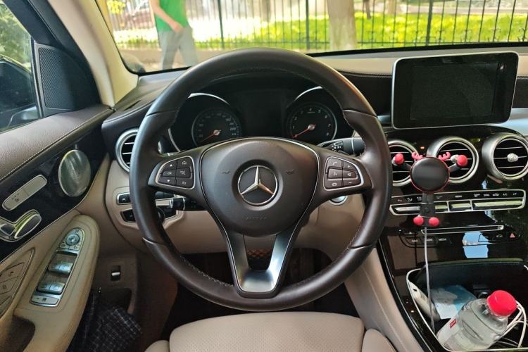 Used Mercedes-Benz GLC 2017 GLC 260 4MATIC Luxury Model Steering Wheel