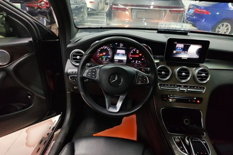 Used Mercedes-Benz GLC 2017 GLC 300 4MATIC Sport Edition Steering Wheel