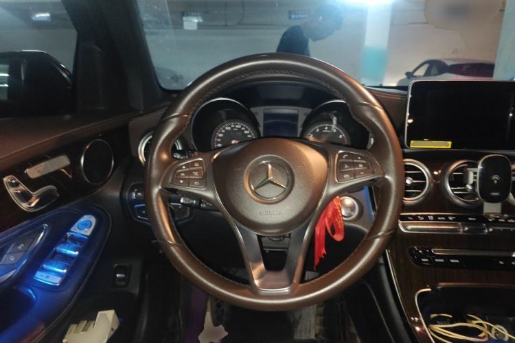 Used Mercedes-Benz GLC 2017 GLC 260 4MATIC Luxury Model Steering Wheel