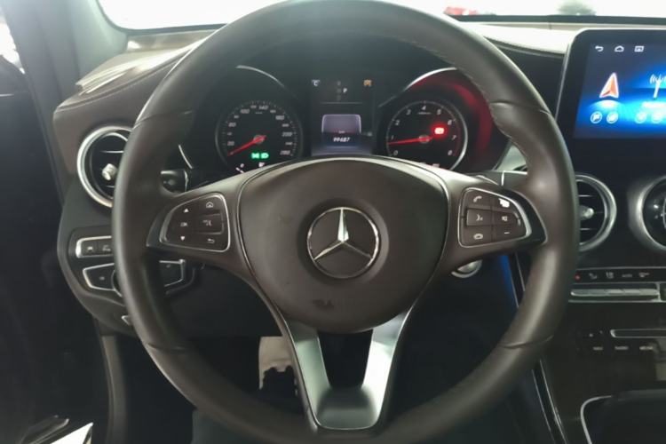 Used Mercedes-Benz GLC 2017 GLC 260 4MATIC Luxury Model Steering Wheel