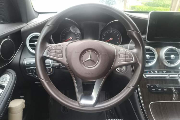 Used Mercedes-Benz GLC 2017 GLC 260 4MATIC Luxury Model Steering Wheel
