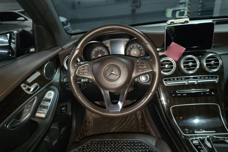 Used Mercedes-Benz GLC 2017 GLC 260 4MATIC Luxury Model Steering Wheel