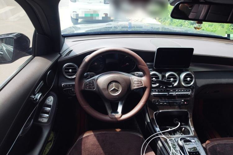 Used Mercedes-Benz GLC 2017 GLC 260 4MATIC Luxury Model Steering Wheel