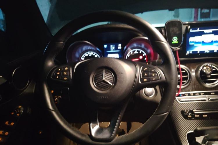 Used Mercedes-Benz GLC 2017 GLC 260 4MATIC Luxury Model Steering Wheel