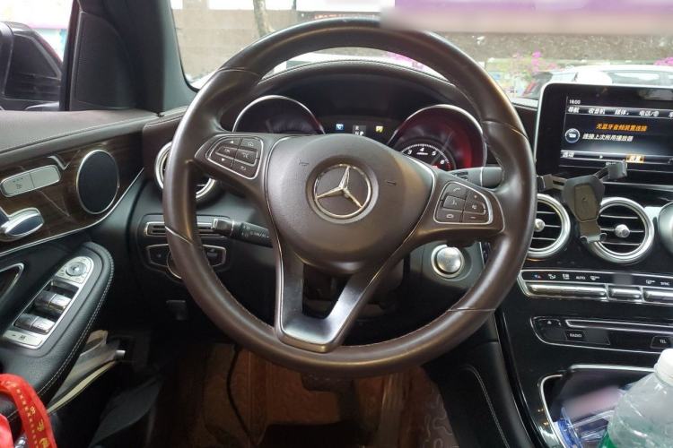 Used Mercedes-Benz GLC 2017 GLC 260 4MATIC Dynamic Edition Steering Wheel