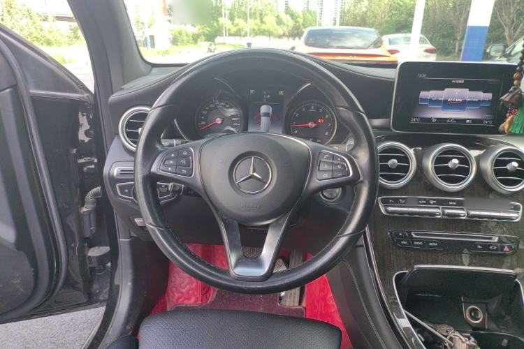 Used Mercedes-Benz GLC 2017 GLC 260 4MATIC Dynamic Edition Steering Wheel