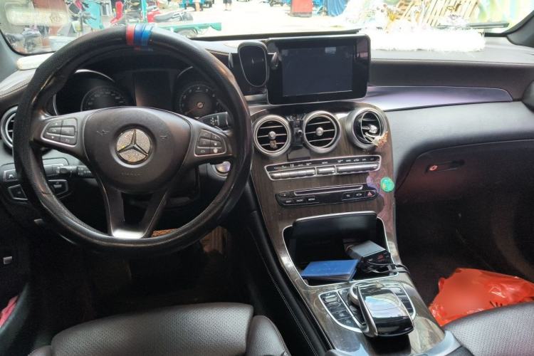 Used Mercedes-Benz GLC 2017 GLC 260 4MATIC Luxury Model Steering Wheel