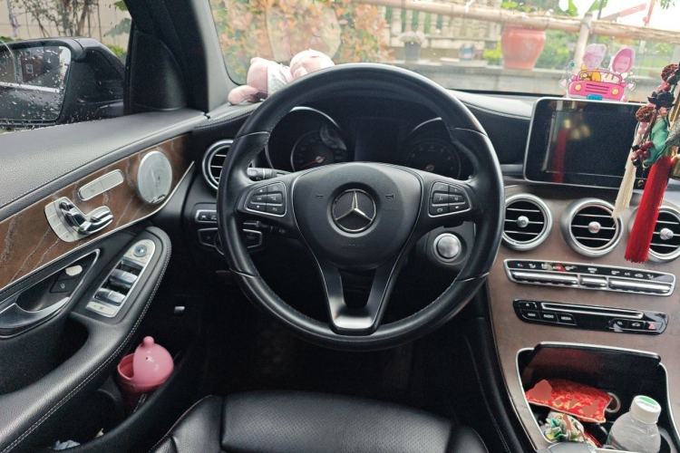 Used Mercedes-Benz GLC 2017 GLC 300 4MATIC Sport Edition Steering Wheel