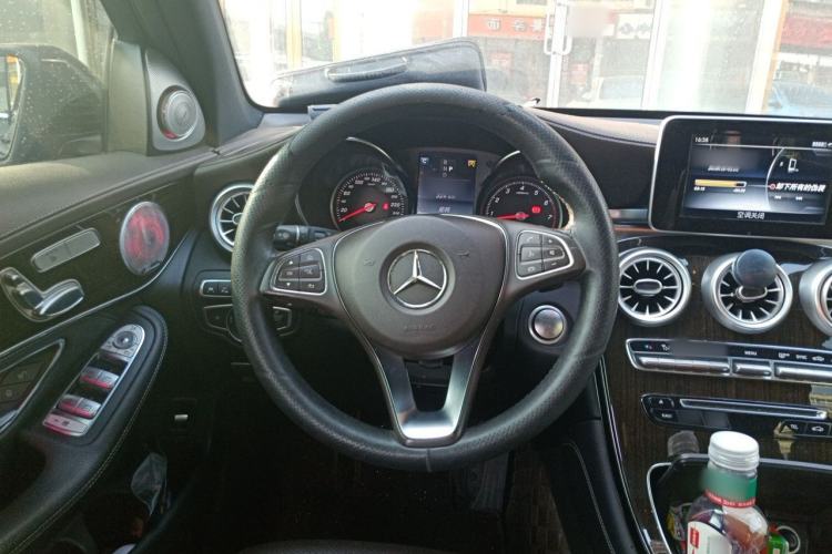 Used Mercedes-Benz GLC 2017 GLC 260 4MATIC Luxury Model Steering Wheel