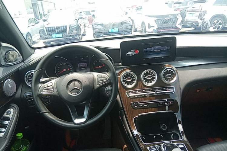 Used Mercedes-Benz GLC 2017 GLC 260 4MATIC Dynamic Edition Steering Wheel