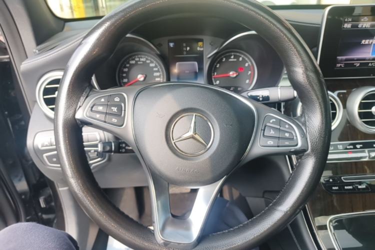 Used Mercedes-Benz GLC 2017 GLC 260 4MATIC Luxury Model Steering Wheel