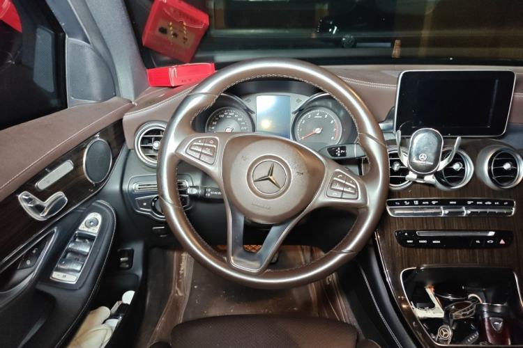Used Mercedes-Benz GLC 2017 GLC 260 4MATIC Dynamic Edition Steering Wheel