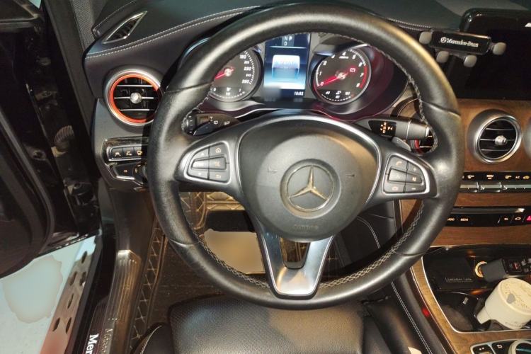 Used Mercedes-Benz GLC 2017 GLC 300 4MATIC Sport Edition Steering Wheel