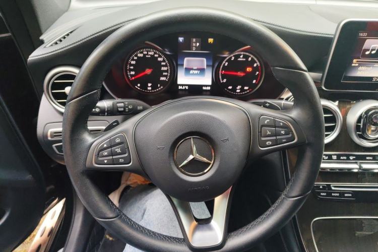 Used Mercedes-Benz GLC 2017 GLC 260 4MATIC Dynamic Edition Steering Wheel