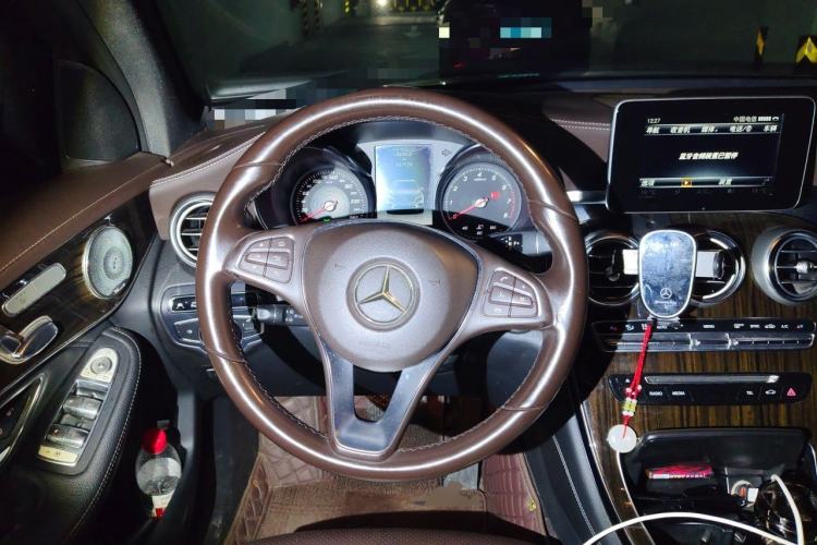Used Mercedes-Benz GLC 2017 GLC 260 4MATIC Luxury Model Steering Wheel