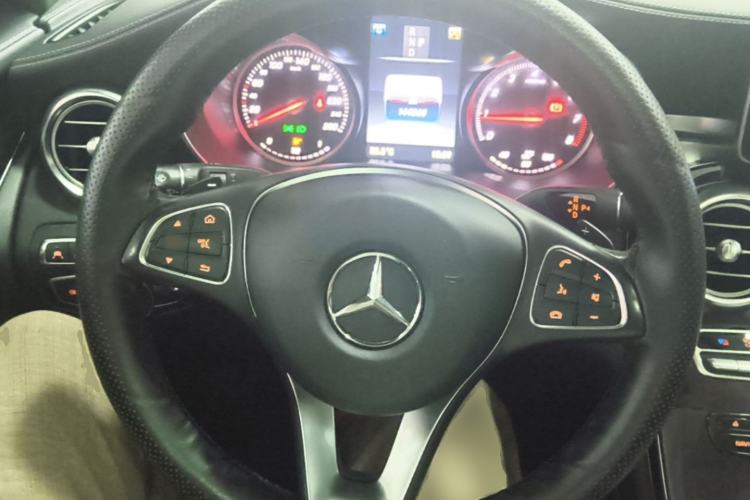 Used Mercedes-Benz GLC 2017 GLC 260 4MATIC Luxury Model Steering Wheel