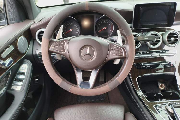 Used Mercedes-Benz GLC 2017 GLC 260 4MATIC Dynamic Edition Steering Wheel