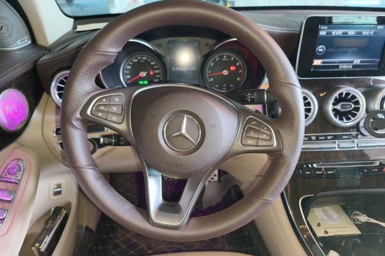 Used Mercedes-Benz GLC 2017 GLC 260 4MATIC Luxury Model Steering Wheel